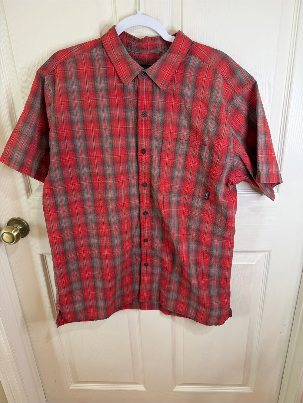 Patagonia Men's Red Plaid Short-Sleeve Button-Up Shirt Sz L. Box52